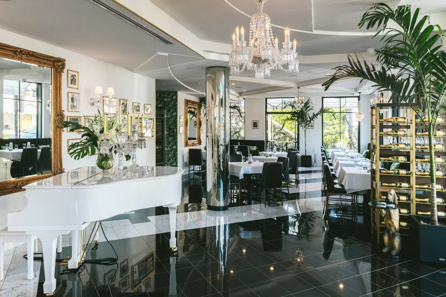 Le Bar — venue view