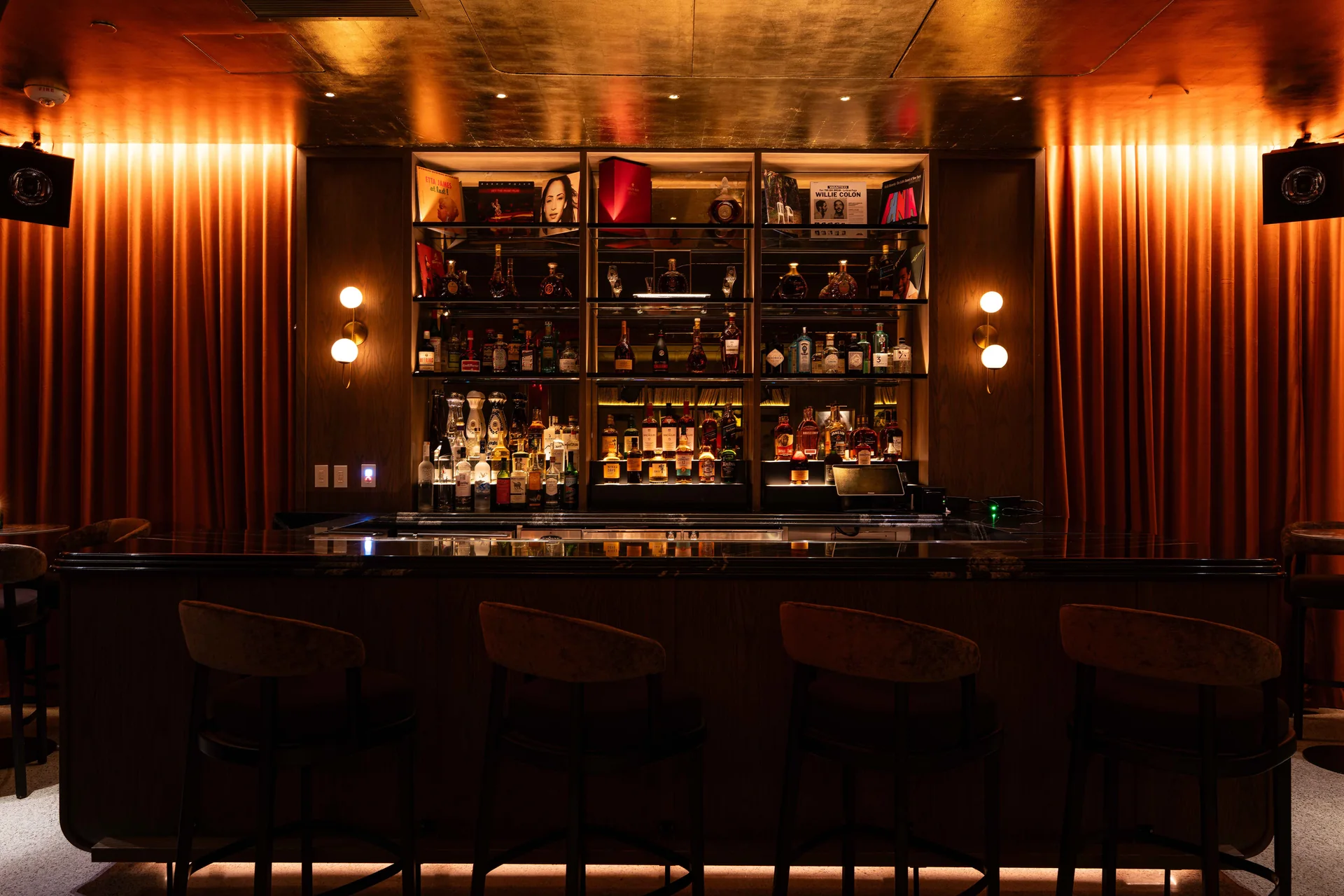 400 Vinyl Room — bar and integrated speakers