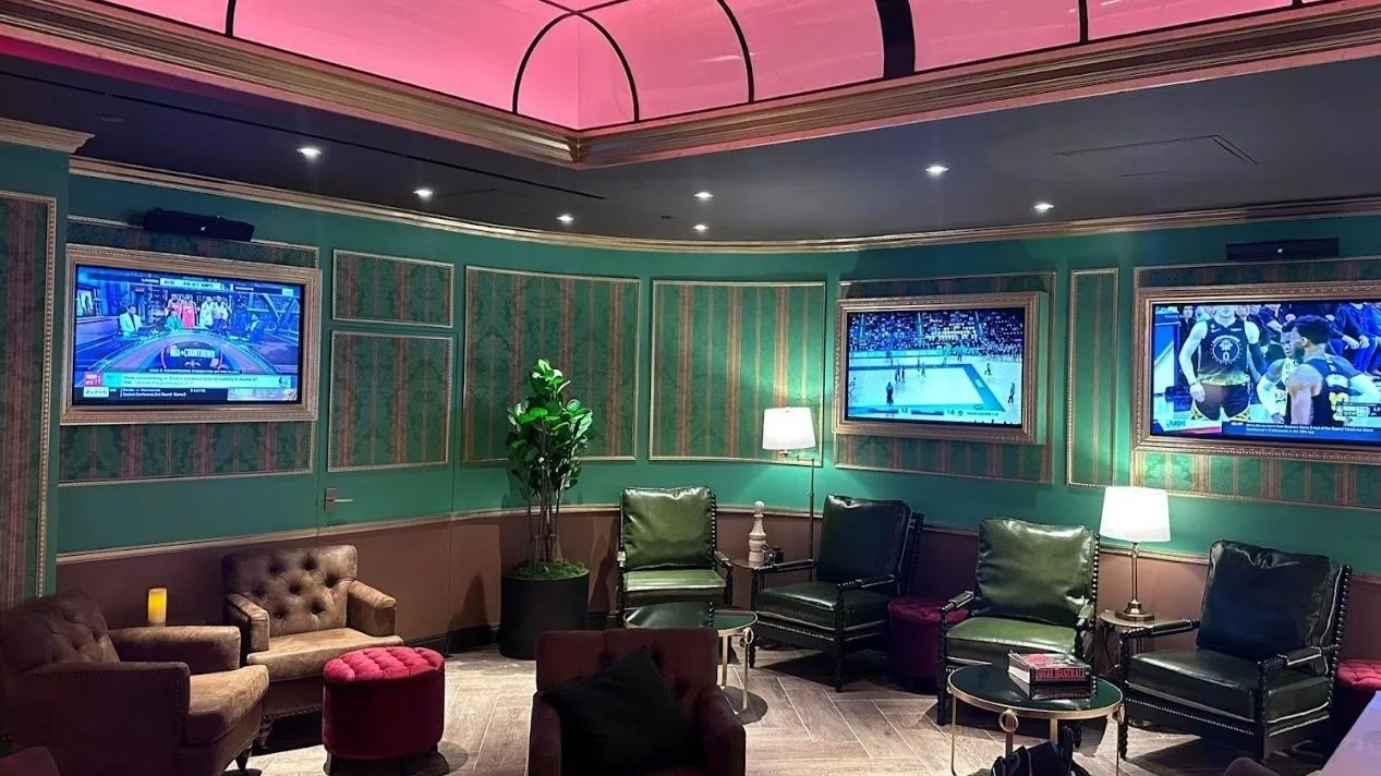 Rock and Reilly’s — lounge seating